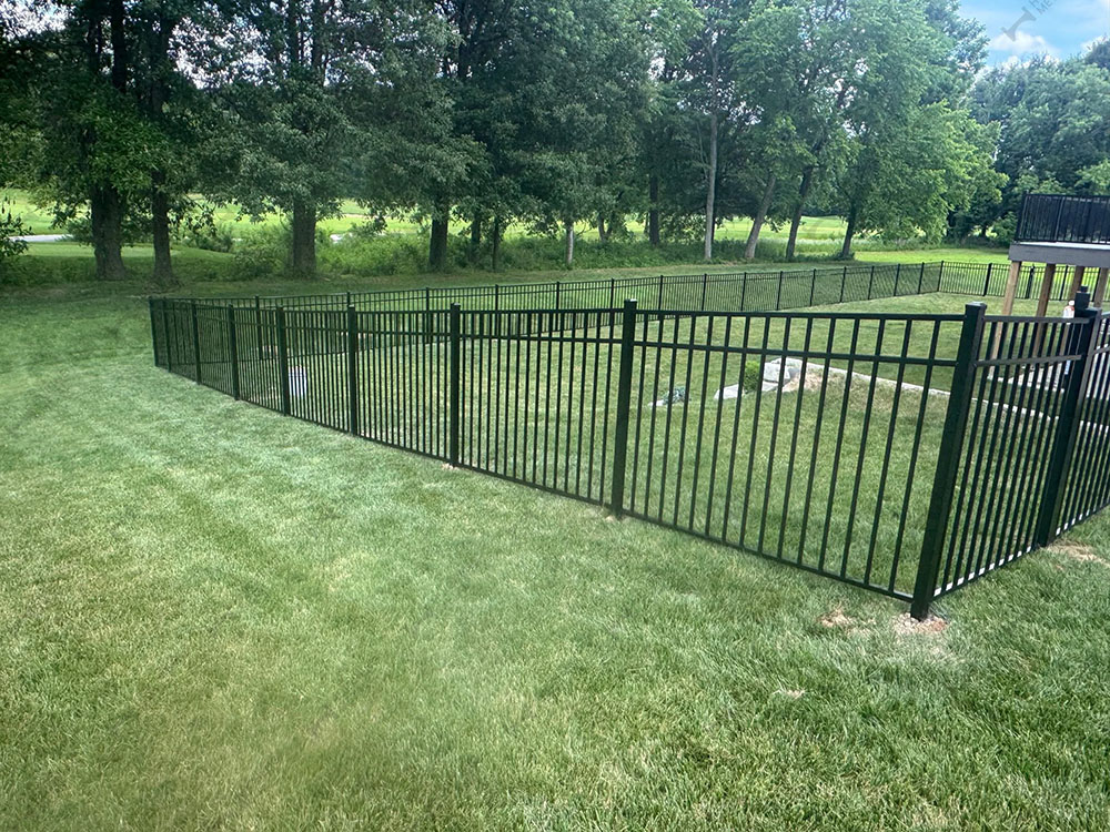 Garden tubular fence